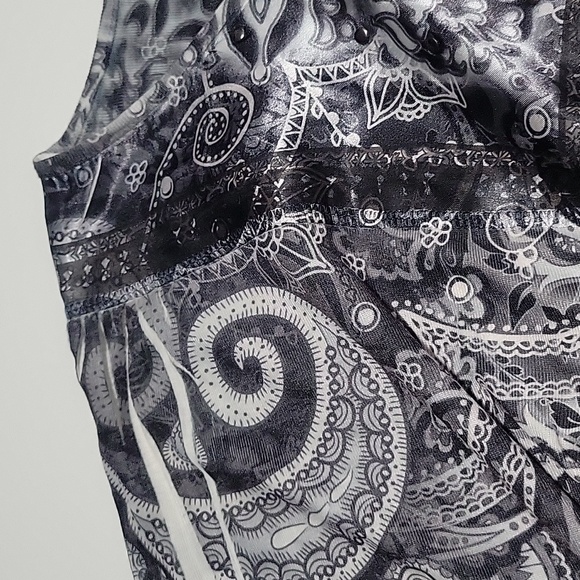 Apt 9 Flowy Beautiflul Boho Black And White Patterened blouse - Picture 11 of 11